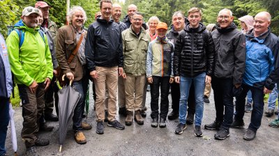Die Ministerpräsidenten Wüst und Rhein wandern von Willingen nach Winterberg
