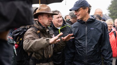 Die Ministerpräsidenten Wüst und Rhein wandern von Willingen nach Winterberg