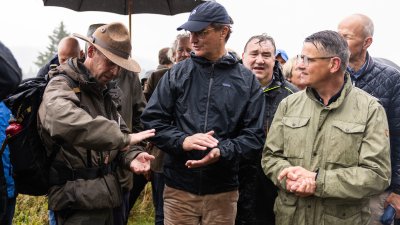 Die Ministerpräsidenten Wüst und Rhein wandern von Willingen nach Winterberg