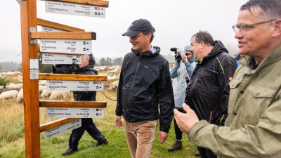 Die Ministerpräsidenten Wüst und Rhein wandern von Willingen nach Winterberg