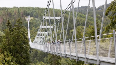Die Ministerpräsidenten Wüst und Rhein wandern von Willingen nach Winterberg