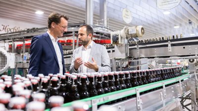 Ministerpräsident Hendrik Wüst besucht die Pott’s Brauerei in Oelde