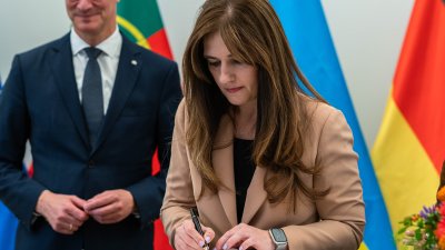 Ministerpräsident Wüst verabschiedet die Generalkonsulin der Republik Portugal und Doyenne des Konsularischen Korps Nordrhein-Westfalen, Lidia Margarida Bandeira Nabais