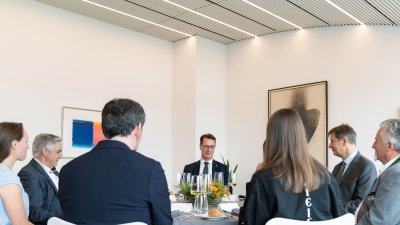 Ministerpräsident Wüst verabschiedet die Generalkonsulin der Republik Portugal und Doyenne des Konsularischen Korps Nordrhein-Westfalen, Lidia Margarida Bandeira Nabais