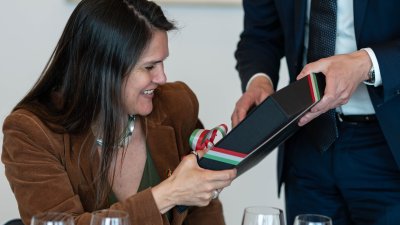 Ministerpräsident Wüst verabschiedet die Generalkonsulin der Republik Portugal und Doyenne des Konsularischen Korps Nordrhein-Westfalen, Lidia Margarida Bandeira Nabais