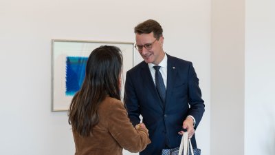 Ministerpräsident Wüst verabschiedet die Generalkonsulin der Republik Portugal und Doyenne des Konsularischen Korps Nordrhein-Westfalen, Lidia Margarida Bandeira Nabais