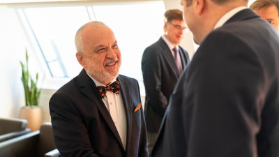 Ministerpräsident Hendrik Wüst empfängt den neuen Doyen des Konsularischen Korps Nordrhein-Westfalen in der Staatskanzlei