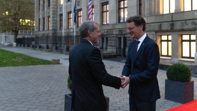 Ministerpräsident Wüst empfängt Gouverneur von Nebraska Jim Pillen 