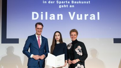 Ministerpräsident Wüst verleiht Kunstpreis an Fotografin Ursula Schulz-Dornburg