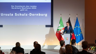 Ministerpräsident Wüst verleiht Kunstpreis an Fotografin Ursula Schulz-Dornburg