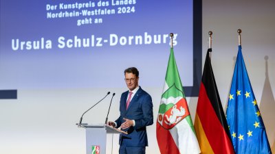 Ministerpräsident Wüst verleiht Kunstpreis an Fotografin Ursula Schulz-Dornburg