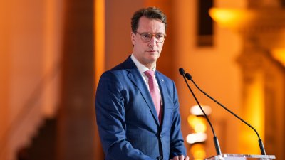 Ministerpräsident Wüst verleiht Kunstpreis an Fotografin Ursula Schulz-Dornburg