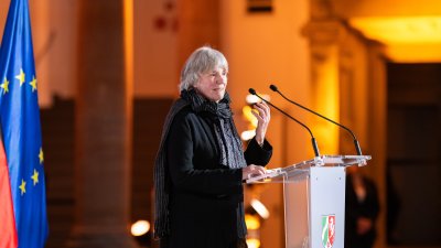 Ministerpräsident Wüst verleiht Kunstpreis an Fotografin Ursula Schulz-Dornburg