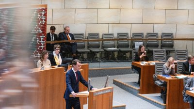 Landtag Nordrhein-Westfalen verabschiedet Haushaltsplan 2025