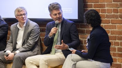 Ministerpräsident hält Rede zu Künstlicher Intelligenz vor Branchenspezialisten bei AI-Symposium