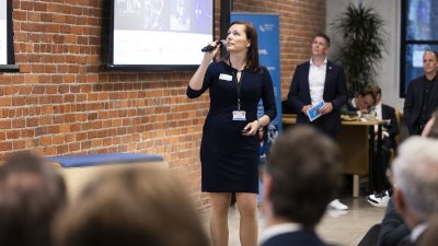 Ministerpräsident hält Rede zu Künstlicher Intelligenz vor Branchenspezialisten bei AI-Symposium