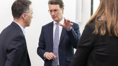 Ministerpräsident Wüst besucht Microsoft-Zentrale in Seattle