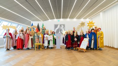 Ministerpräsident Hendrik Wüst empfängt Sternsinger zum traditionellen Dreikönigssingen