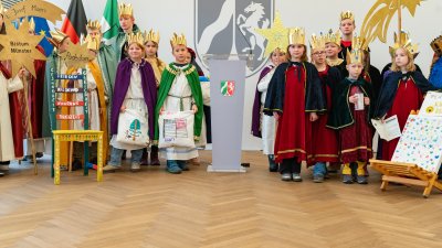 Ministerpräsident Hendrik Wüst empfängt Sternsinger zum traditionellen Dreikönigssingen