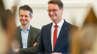 Ministerpräsident Hendrik Wüst empfängt Sternsinger zum traditionellen Dreikönigssingen