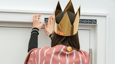 Ministerpräsident Hendrik Wüst empfängt Sternsinger zum traditionellen Dreikönigssingen