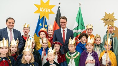 Ministerpräsident Hendrik Wüst empfängt Sternsinger zum traditionellen Dreikönigssingen