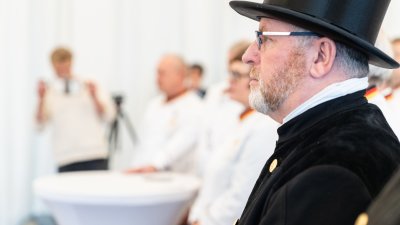 Neujahrswünsche der Schornsteinfeger und Bäcker