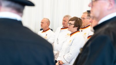 Neujahrswünsche der Schornsteinfeger und Bäcker