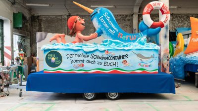 Ministerpräsident Hendrik Wüst stellt „narwali“-Karnevalswagen vor