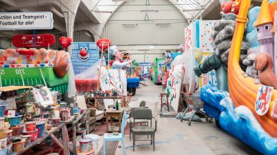 Ministerpräsident Hendrik Wüst stellt „narwali“-Karnevalswagen vor