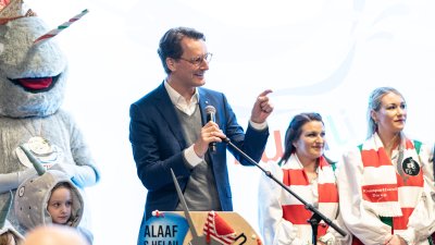 Ministerpräsident Hendrik Wüst stellt „narwali“-Karnevalswagen vor