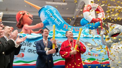 Ministerpräsident Hendrik Wüst stellt „narwali“-Karnevalswagen vor