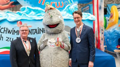 Ministerpräsident Hendrik Wüst stellt „narwali“-Karnevalswagen vor