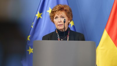 Opferbeauftragte Havliza spricht am Rednerpult