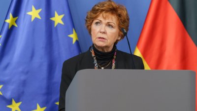 Opferbeauftragte Havliza spricht am Rednerpult