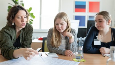 Girls' & Boys' Day: Schülerinnen und Schüler treffen Ministerpräsident Wüst und entdecken IT und Verwaltung