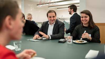 Girls' & Boys' Day: Schülerinnen und Schüler treffen Ministerpräsident Wüst und entdecken IT und Verwaltung