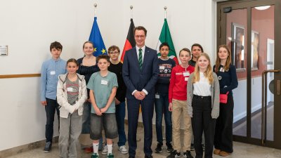 Girls' & Boys' Day: Schülerinnen und Schüler treffen Ministerpräsident Wüst und entdecken IT und Verwaltung