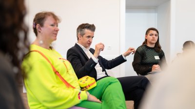 Girls' & Boys' Day: Schülerinnen und Schüler treffen Ministerpräsident Wüst und entdecken IT und Verwaltung