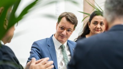 Ministerpräsident Wüst empfängt den Premierminister der Republik Usbekistan Abdulla Aripov