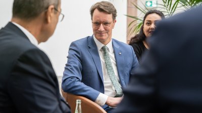 Ministerpräsident Wüst empfängt den Premierminister der Republik Usbekistan Abdulla Aripov