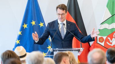 Ministerpräsident Hendrik Wüst verleiht den Verdienstorden des Landes Nordrhein-Westfalen an 15 Persönlichkeiten