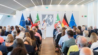 Ministerpräsident Hendrik Wüst verleiht den Verdienstorden des Landes Nordrhein-Westfalen an 15 Persönlichkeiten