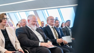 Ministerpräsident Hendrik Wüst verleiht den Verdienstorden des Landes Nordrhein-Westfalen an 15 Persönlichkeiten