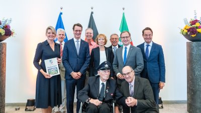 Ministerpräsident Hendrik Wüst verleiht den Verdienstorden des Landes Nordrhein-Westfalen an 15 Persönlichkeiten