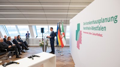 MP Wüst während seiner Rede