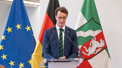 MP Wüst während seiner Rede