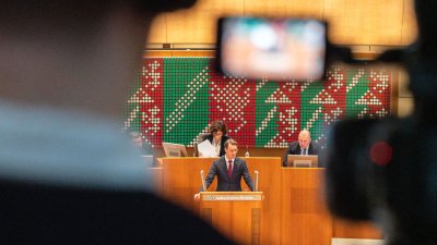 Nordrhein-Westfalen weiter auf klarem Kurs: Haushalt setzt Schwerpunkte auf Bildung, Sicherheit, starke Kommunen und Zukunftsinvestitionen