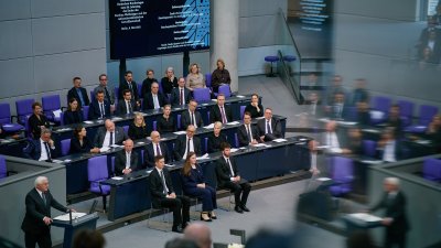 Die Gäste sitzen im Bundestag