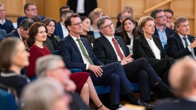 Ministerpräsident Hendrik Wüst hält Rede anlässlich des 20. Todestags von Johannes Rau